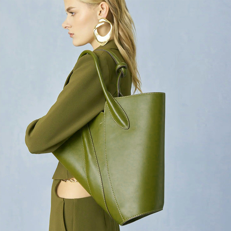 Borse a secchiello con inizial - Luxury Bags Outlet recensione e prezzo