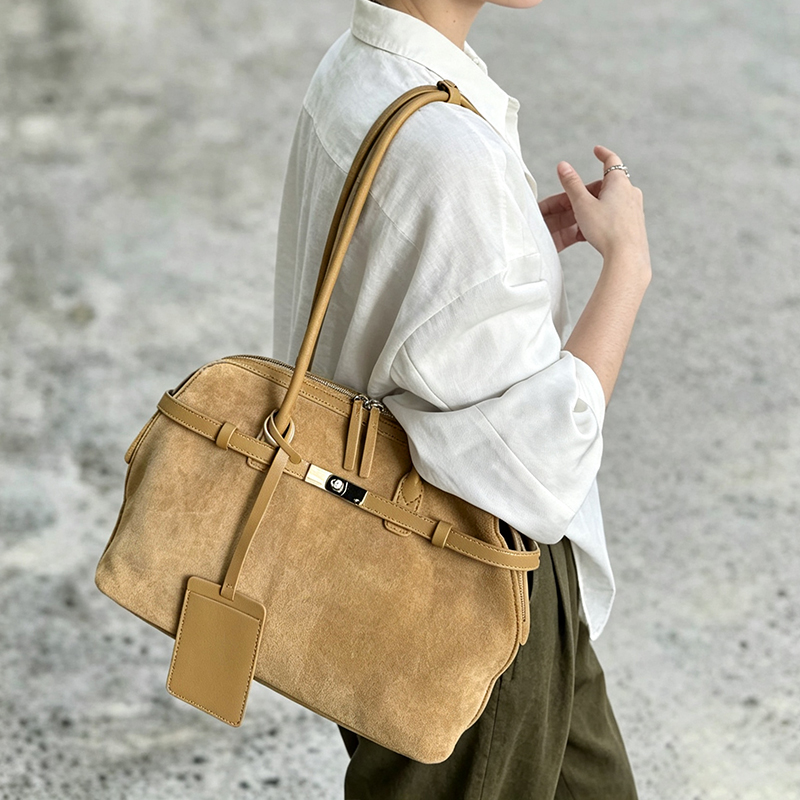 Nuova Borsa a Tracolla da Donn - Half Moon Bag Suede recensione e prezzo