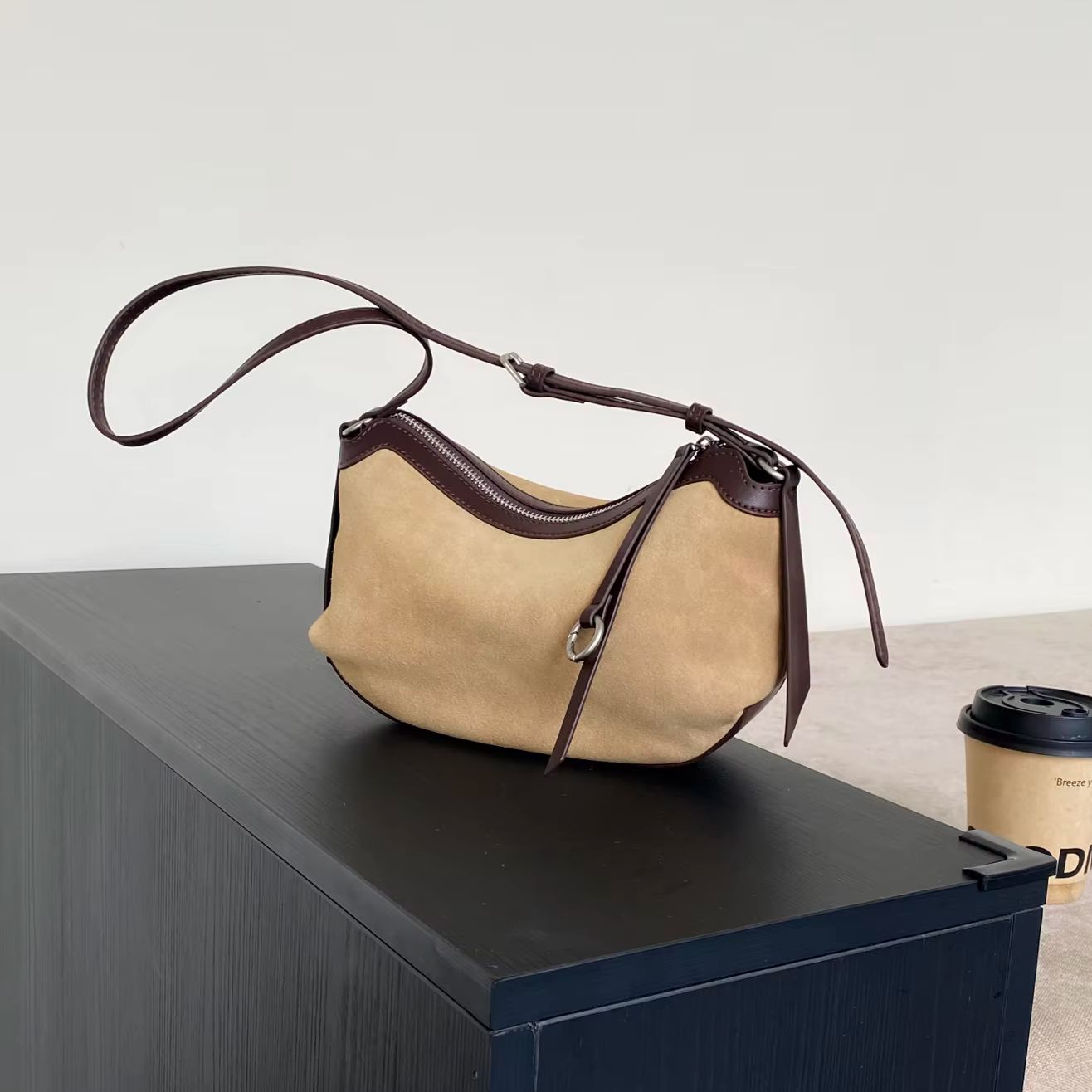 Borsa Hobo in Vera Pelle Scamo - Half Moon Bag Suede recensione e prezzo